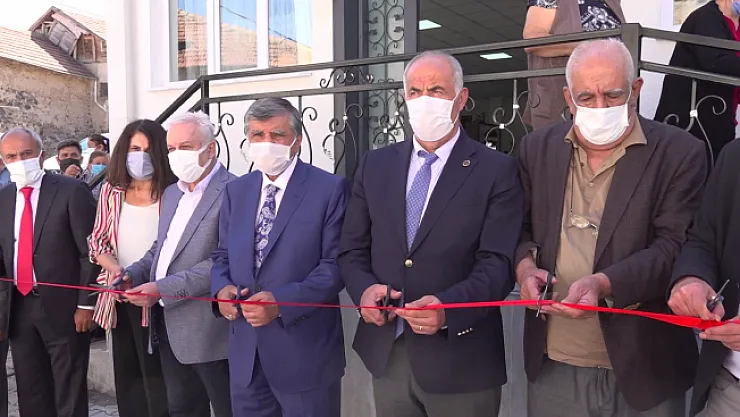 Arguvan'da Prof. Dr. Gazi Gülbaş Kültür Merkezi törenle açıldı