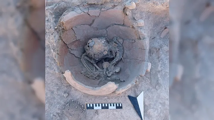 Arslantepe Höyüğü'nde MÖ 3600 yılından kalma 2 çocuk iskeleti bulundu