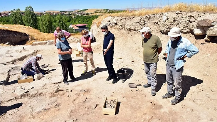 Arslantepe Höyüğü'nde 24 mezar ile 6 ev kalıntısı bulundu