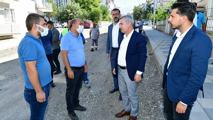 Başkan Çınar yol yenileme çalışmalarını inceledi