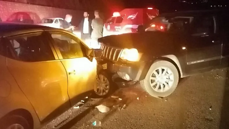 Otomobil ile cip çarpıştı: 1'i ağır 8 yaralı