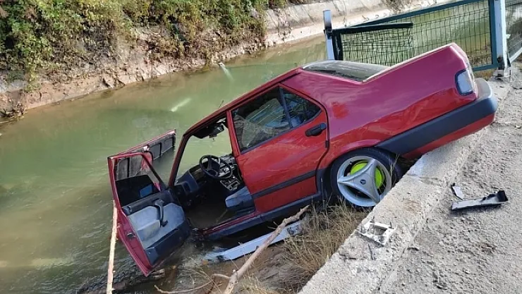 Otomobil kanala düştü: 1 yaralı