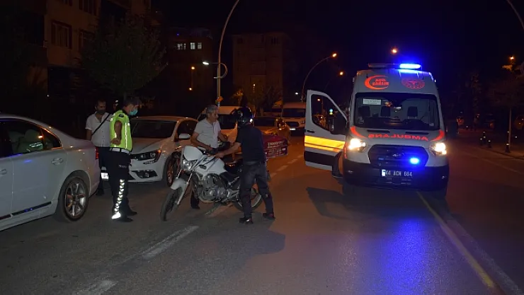 Park halindeki otomobilin kapısı açıldı! Motokurye yaralandı