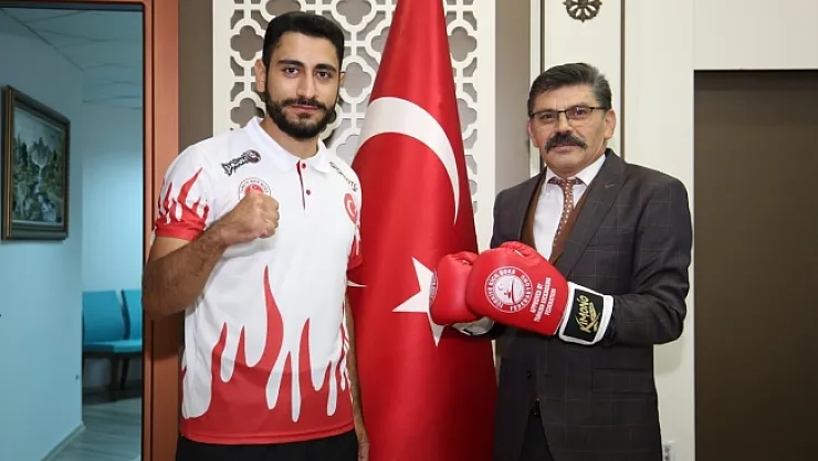 Şampiyondan Emniyet Müdürü Dağdeviren'e anlamlı hediye