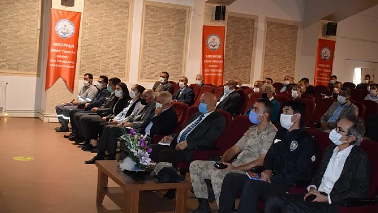 Arguvan'da depremde hasar gören ev ve ahırların yıkımına başlanacak