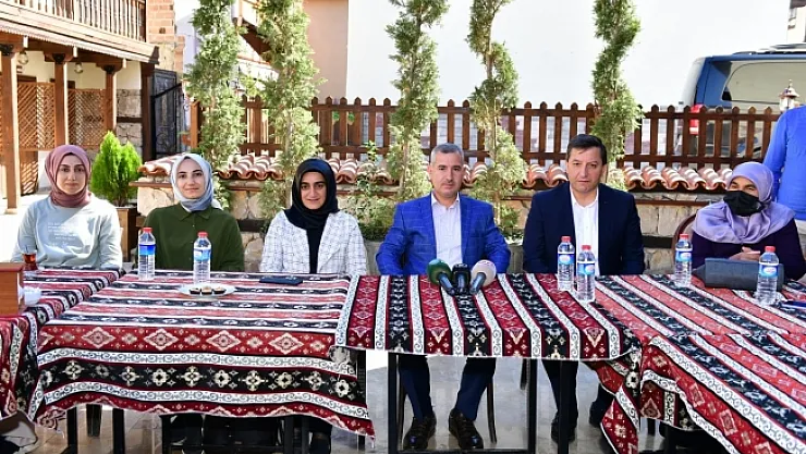 Başkan Çınar, TÜGVA Malatya İl Yönetimi'ni Lezzet Caddesi'nde ağırladı