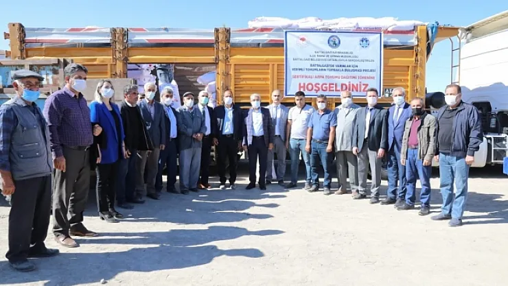 Battalgazi'deki üreticilere sertifikalı arpa tohumu dağıtıldı  