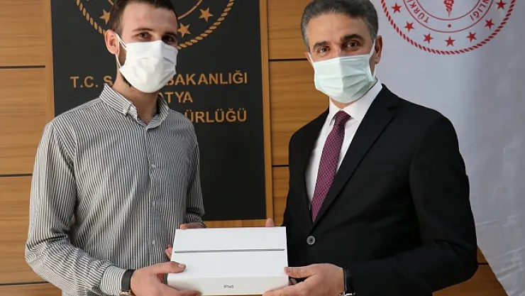 Covid-19 aşı talihlileri hediyelerine kavuştu