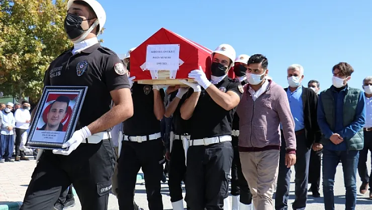 Kazada ölen polis memuru ve babası son yolculuğuna uğurlandı...