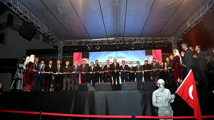 Kernek Meydanı On binlerin katılımıyla hizmete sunuldu