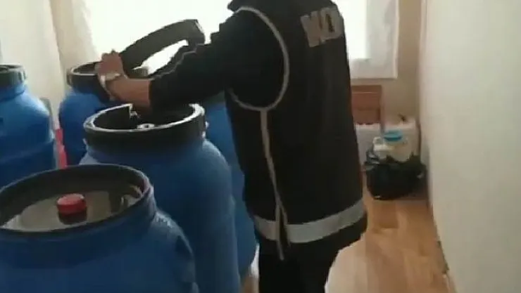 Malatya'da 2 bin 297 litre sahte içki ele geçirildi