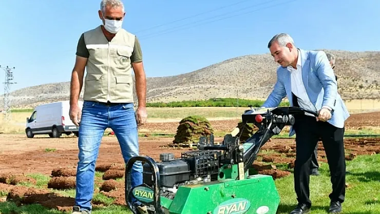 Yeşilyurt Belediyesi rulo çim üretiminde hedeflerinin üzerine çıktı