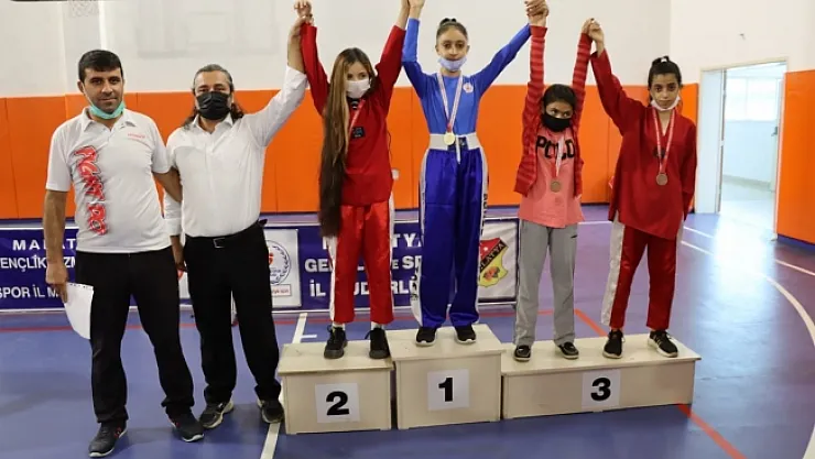 Yumruklar şampiyonluk için vuruldu