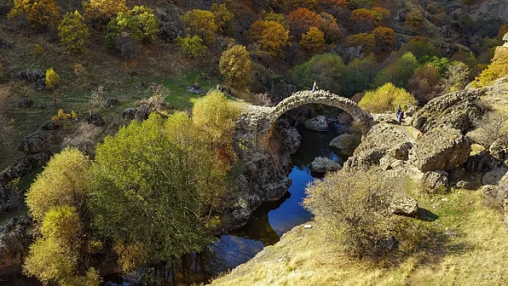 Arapgir'de sonbahar doğal güzelliğiyle görenleri hayran bıraktırıyor