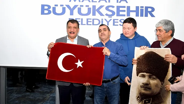 Başkan Gürkan, Kazakistan'dan gelen öğrenci ve akademisyenlerle görüştü