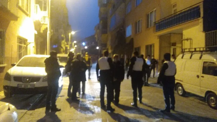 Boşanma aşamasındaki eşinin evini silahla bastı!