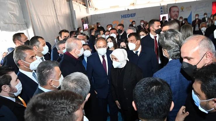 Gürkan, Cumhurbaşkanı Erdoğan ile Gençlik Festivali'nde stantları gezdi