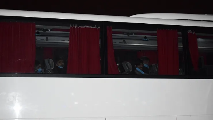 İstanbul'da yakalanan 70 kaçak göçmen Malatya'ya getirildi