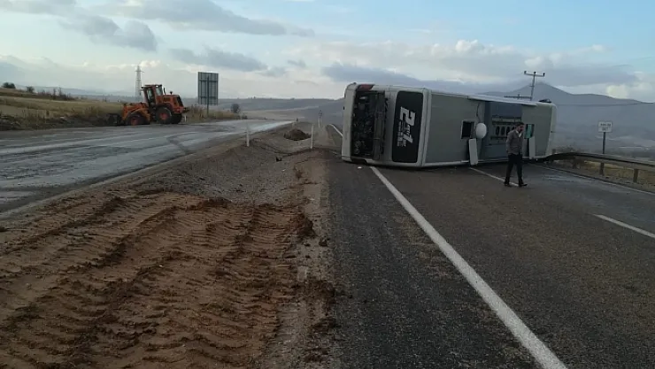 Malatya - Kayseri yolunda otobüs devrildi: 11 yaralı!