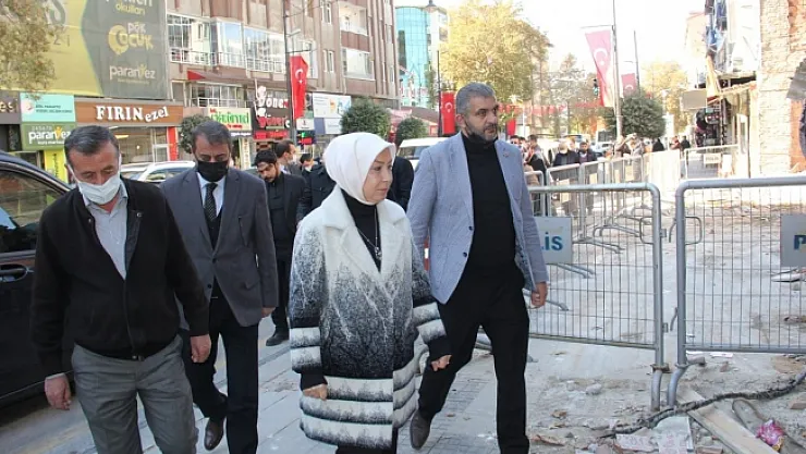 Milletvekili Çalık, çöken bina alanında incelemede bulundu