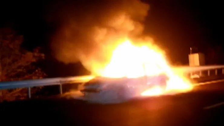 Seyir halindeki araç alev topuna döndü!