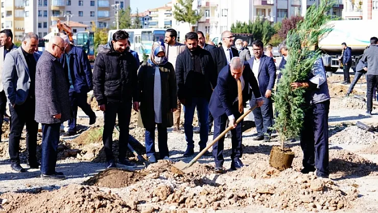 Yeşilyurt Belediyesi'nden bin fidan desteği