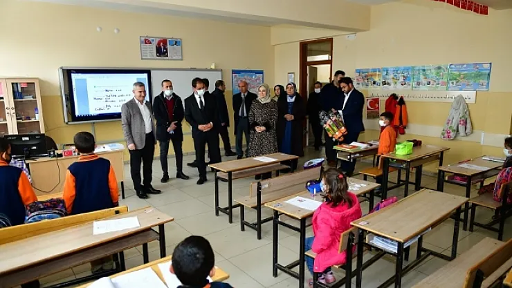 Başkan Çınar,  okulları ziyaret etti