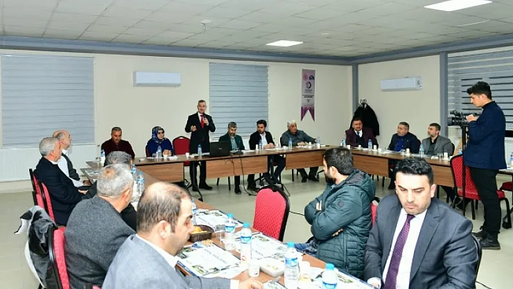 Başkan Çınar, partililere Yeşilyurt'u anlattı