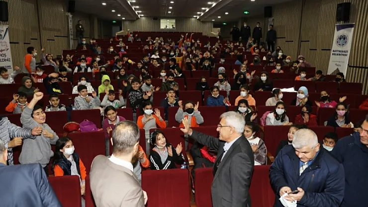 Başkan Güder'den öğrencilere jest