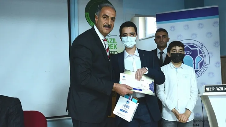 Dereceye giren öğrenciler ödülleri kaptı