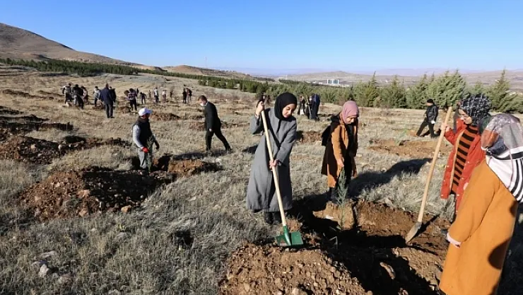 Gençlerden yeşillendirmeye destek