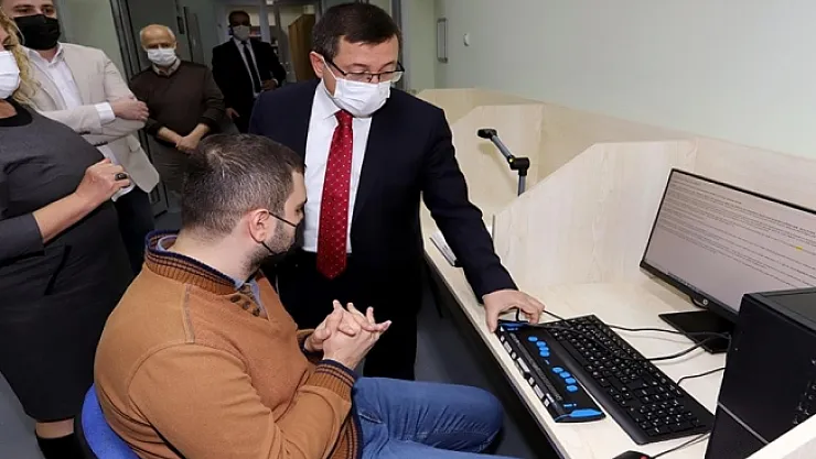 İnönü Üniversitesi'nde Engelsiz Kütüphane hizmette  