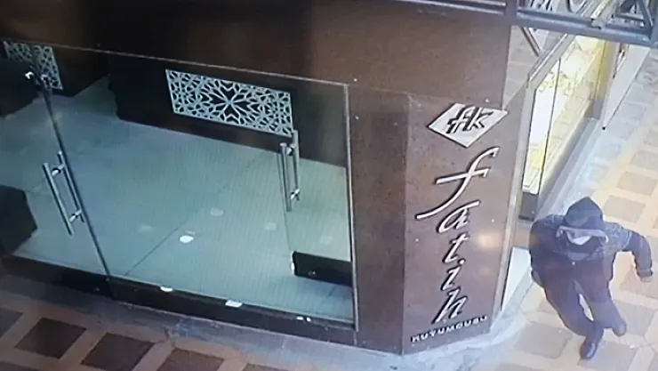 Kuyumcu soygunu kamerada