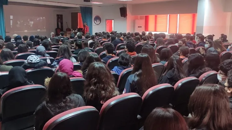 Malatya Polisinden gençlere eğitim