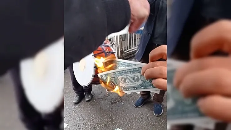 Malatya'da esnaf doların düşüşünü halaylarla kutladı