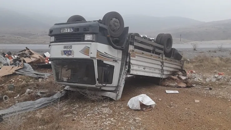 Malatya'da kontrolden çıkan kamyonet takla attı: 1 yaralı