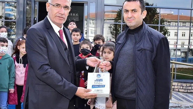 Öğrenciler mektup yazdı, Güder geri çevirmedi