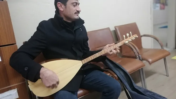 Öğretmenin saz hayali türkü diyarı Arguvan'da gerçek oluyor