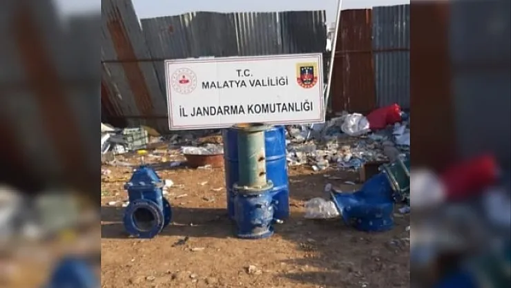 Resmi kurumlara dadanan hırsızlar kameralardan kaçamadı