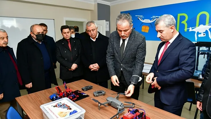 Ahmet Çakır, Yeşilyurt Mesleki Eğitim Ve Yaşam Merkezi'ni inceledi