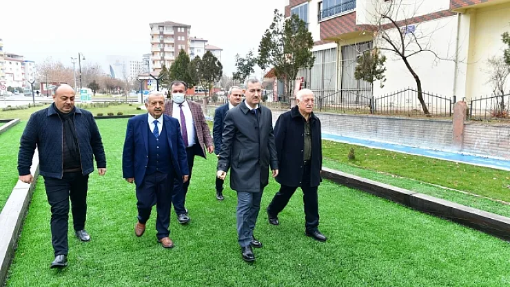 Başkan Çınar, İnönü Mahallesi Spor Kompleksi'ni inceledi
