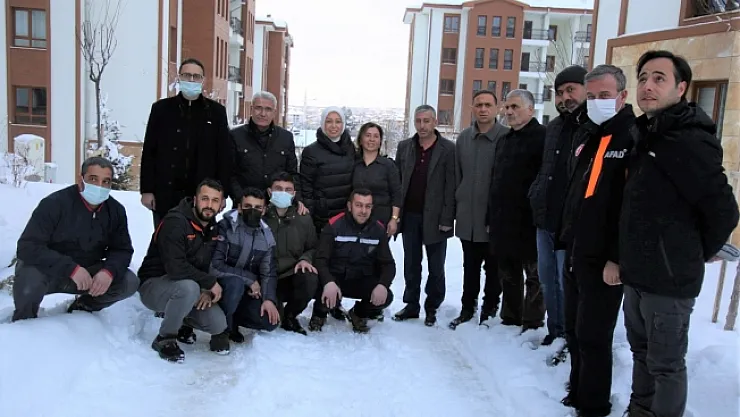 Başkan Güder Ve Milletvekili Çalık, depremzede aileleri ziyaret etti