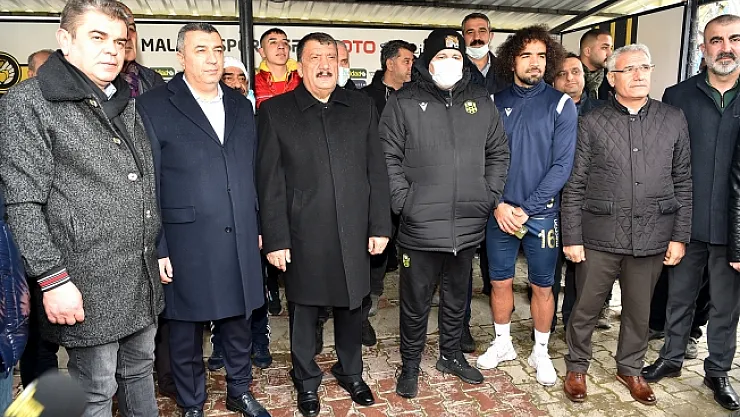 Başkan Gürkan, Öznur Kablo Yeni Malatyaspor takımını ziyaret etti