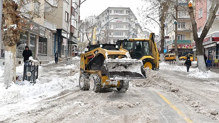Büyükşehir Belediyesinin kar mesaisi devam ediyor
