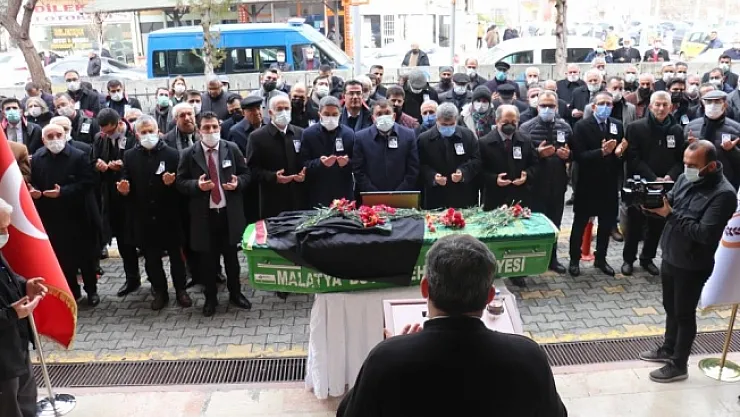 Eski Baro Başkanı Gökçe adliye önünde tören ile son yolculuğuna uğurlandı