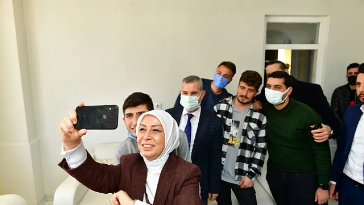 Gıda destek projesinden faydalanan üniversite öğrencileri memnun