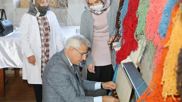 Kadınlar hem öğreniyor hem de ev ekonomilerine katkı sağlıyor