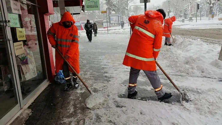 Karla mücadele çalışmaları 7/24 devam ediyor