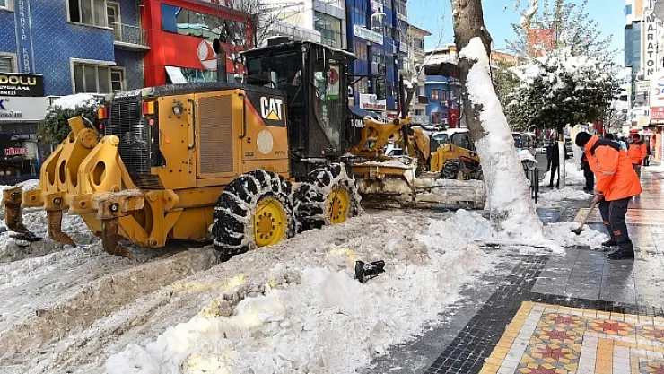 Malatya'da yoğun kar mesaisi