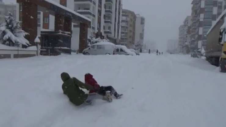 Okulların tatil olması çocukları mutlu etti